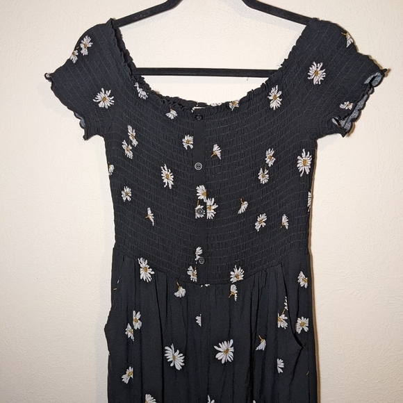 Black daisy smocked wide leg jumpsuit - Picture 2 of 5